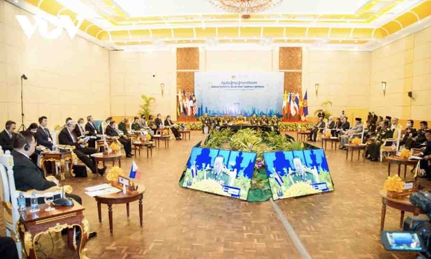 Reunión ADMM enfatiza la importancia de mantener la paz y la estabilidad en el Mar del Este