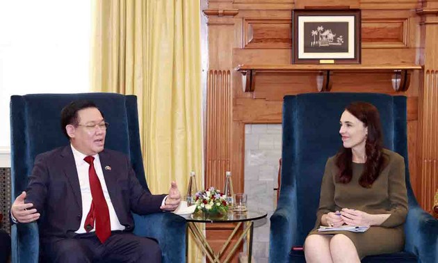 Vietnam incentiva la cooperación con Nueva Zelanda en aviación, turismo y educación