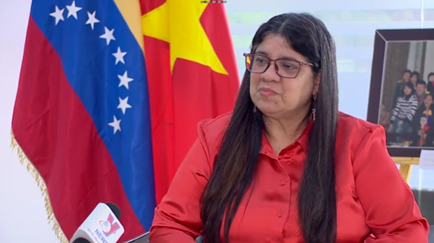La embajadora venezolana enfatiza la economía de mercado con orientación socialista de Vietnam