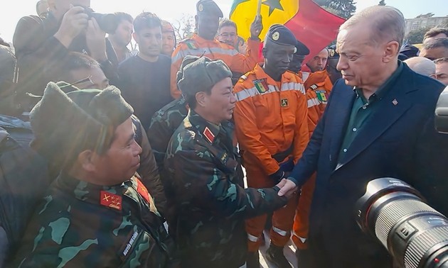 El presidente de Turquía agradece los aportes del equipo de rescate vietnamita