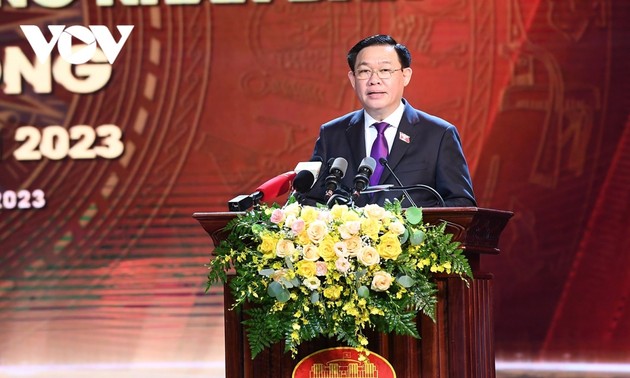 La prensa es un canal de crítica intelectual y responsable del país, afirma presidente del Parlamento vietnamita