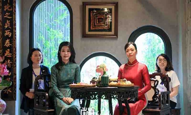 Primeras Damas de Vietnam y Corea del Sur comparten sentimientos sobre trajes tradicionales