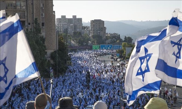 Manifestantes israelis marchan contra la reforma judicial en Jerusalem 