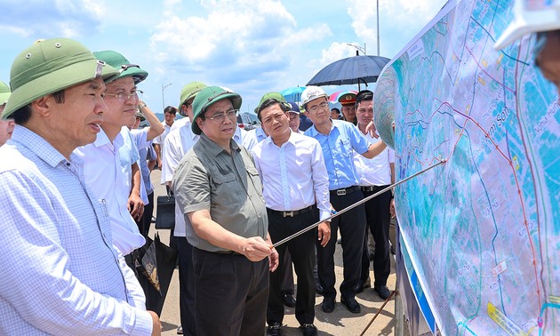Primer Ministro supervisa proyecto de transporte clave en Ninh Binh