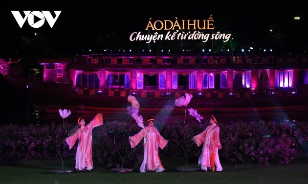 Celebran festival en honor a la túnica tradicional de Vietnam
