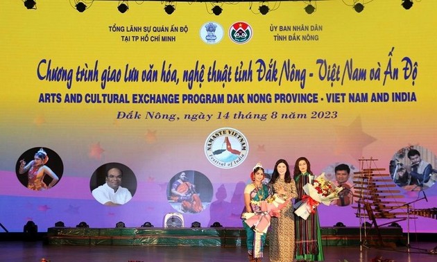 Intercambio cultural y artístico entre la provincia de Dak Nong y la India