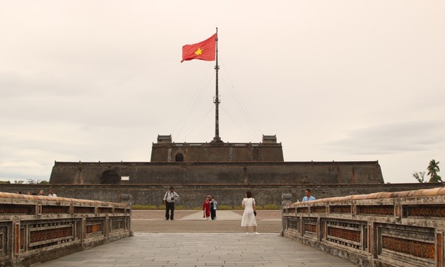 Torre de la bandera de la Ciudadela Imperial de Hue, lugar para conmemorar el otoño revolucionario en la antigua capital