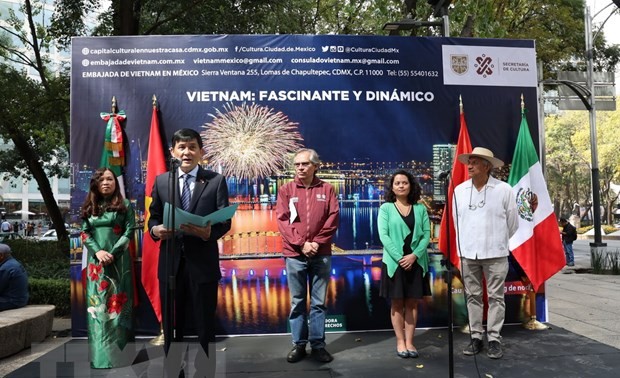Colores culturales de Vietnam en las calles mexicanas
