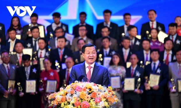 Sistema político de Vietnam determinado a elevar eficiencia operativa de economía colectiva