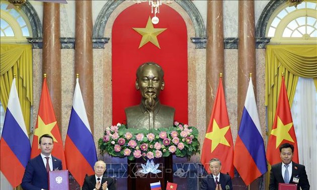 Medios internacionales siguen cubriendo visita del presidente ruso a Vietnam
