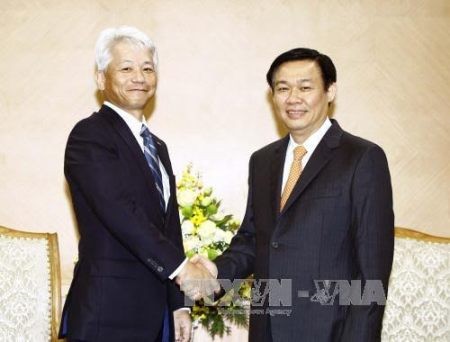 Banco japonés Sumitomo Mitsui invitado a invertir en la infraestructura de Vietnam