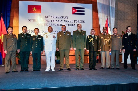Celebran en Vietnam el 61 aniversario de las Fuerzas Armadas cubanas