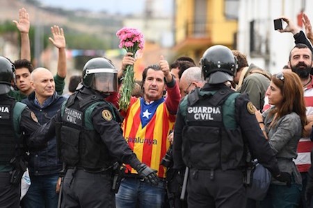 España retira fuerzas policiales de Cataluña