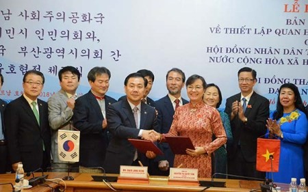 Ciudad Ho Chi Minh impulsa su cooperación con la Unión Europea y la ciudad surcoreana de Busan