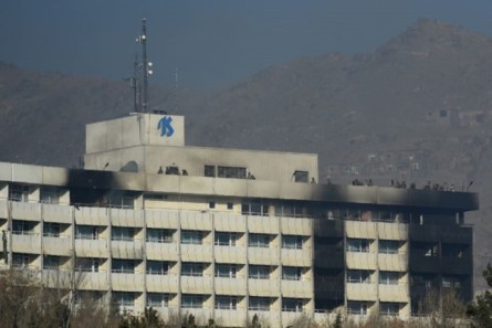 Confirman 18 muertos en ataque a hotel de Kabul