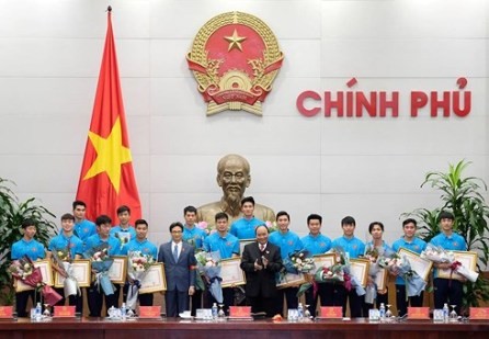 Equipo de fútbol sub-23 de Vietnam honrado por el primer ministro