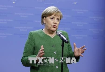 Angela Merkel promete trabajar con los socialdemócratas para “el bien de Alemania”
