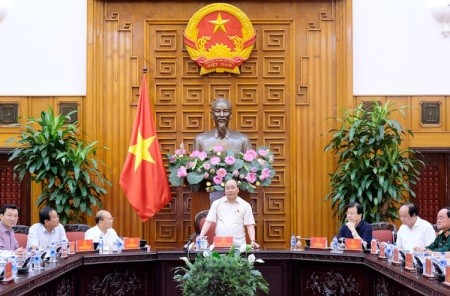 Premier vietnamita se reúne con las autoridades de Binh Thuan 