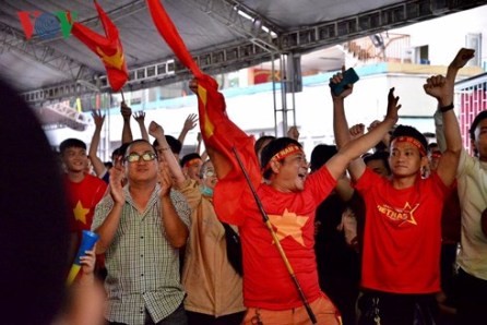 Hinchas vietnamitas orgullosos del equipo olímpico de fútbol del país