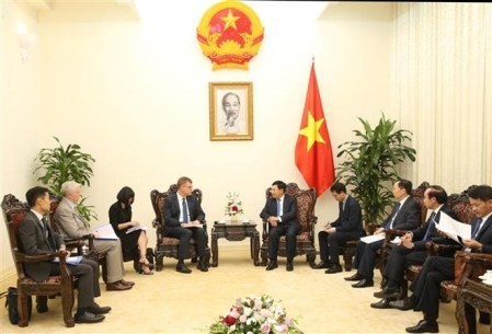 Jefe de la diplomacia de Vietnam recibe al vicepresidente del Banco Asiático de Desarrollo