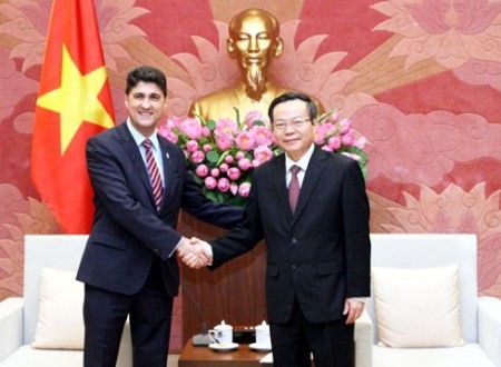 Vicepresidente del Parlamento de Vietnam recibe a director ejecutivo de Coca-Cola Vietnam