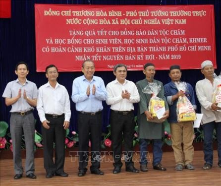 Vicepremier de Vietnam visista comunidad de las etnias de Cham y Jemer en Ciudad Ho Chi Minh
