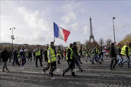 Macron codena las manifestaciones de los “chalecos amarillos”  