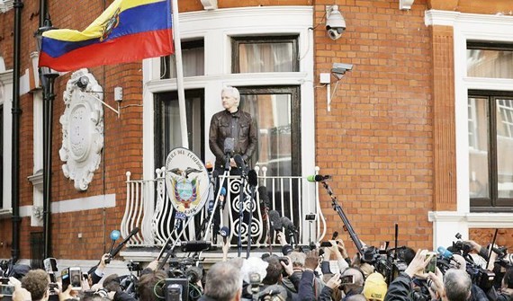 Arrestan a Julian Assange en Reino Unido 