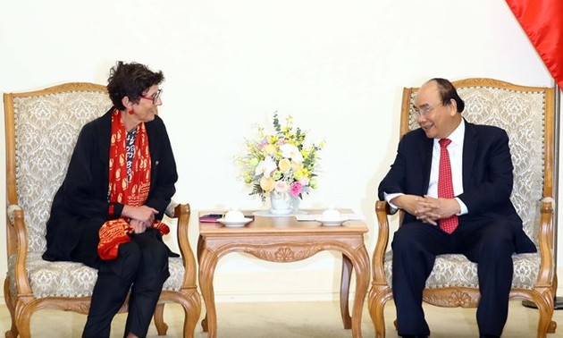 Premier de Vietnam recibe a embajadora noruega 