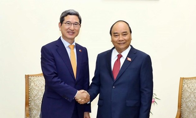 Vietnam desea profundizar los nexos con Corea del Sur, afirma primer ministro Nguyen Xuan Phuc