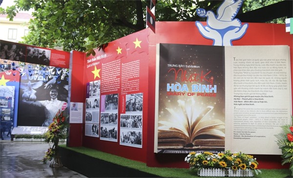 Celebran exposición “Diarios de la paz” en reliquia histórica en Hanói