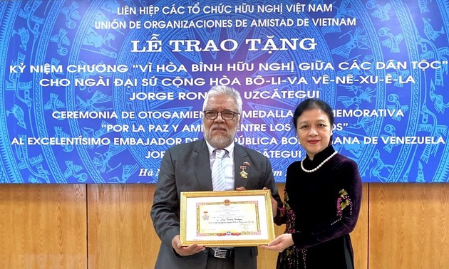 Honran a embajador saliente de Venezuela en Vietnam