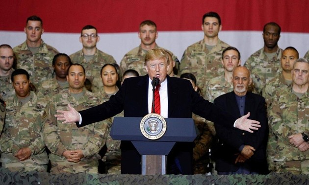 Trump visita a soldados estadounidenses en Afganistán