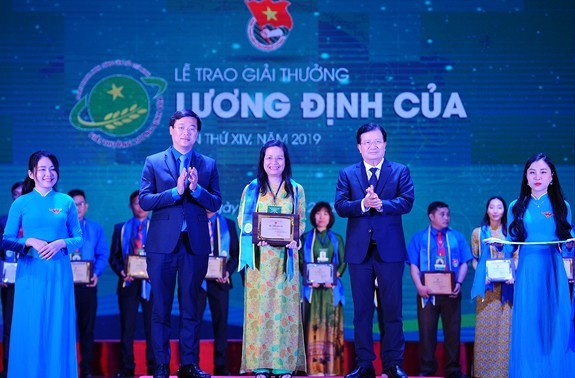Entregan premio Luong Dinh Cua 2019