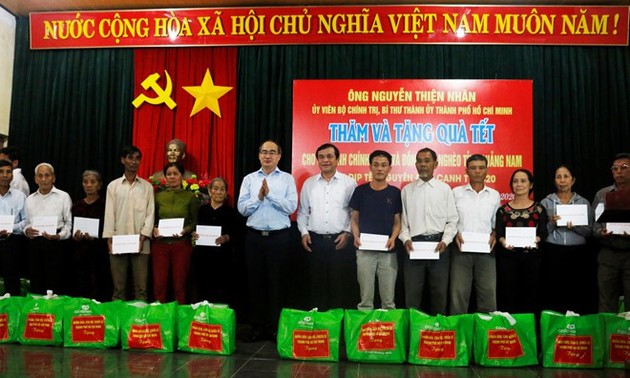Más regalos del Tet para necesitados en Vietnam