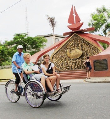 Triciclo de Hue embellece rasgos culturales de la antigua capital de Vietnam   