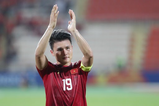 Estrella del fútbol vietnamita participa en programa asiático contra Covid-19 