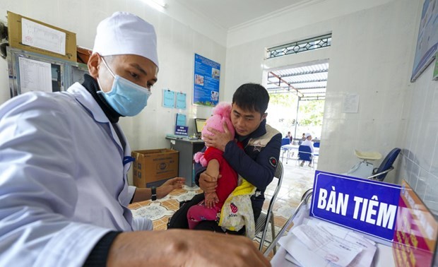 Unicef y OMS dispuestos a apoyar a Vietnam en el programa de inmunización para los niños  