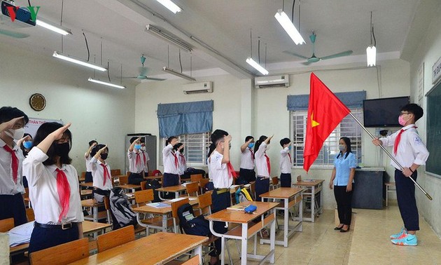 Alumnos de Hanói de regreso a las escuelas