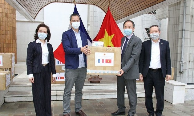 Vietnam obsequia 17 mil mascarillas a Francia  