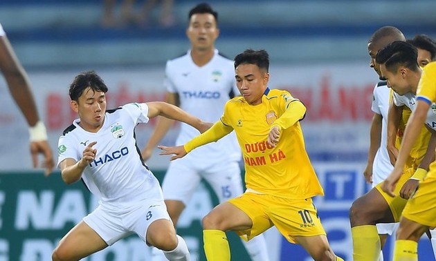 Medios asiáticos alaban el regreso del fútbol profesional de Vietnam