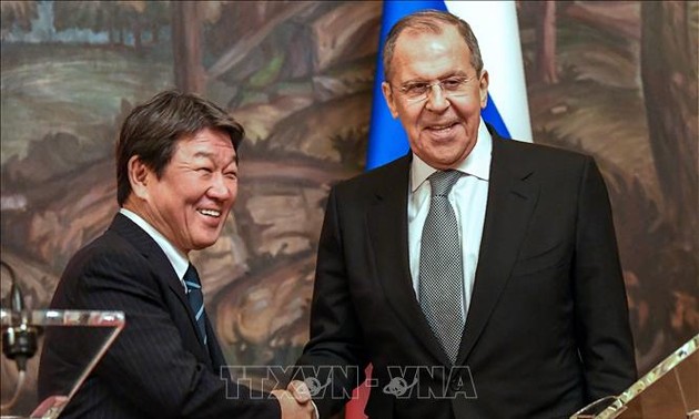 Japón y Rusia acuerdan reiniciar diálogos sobre un tratado de paz
