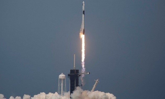 La cápsula “Dragon Crew” de SpaceX se acopla con éxito a la Estación Espacial Internacional
