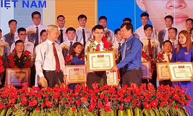 Elogian a sobresalientes trabajadores jóvenes de Vietnam 2020