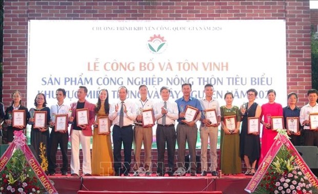 Inauguran exposición de productos industriales rurales del Centro y de las Tierras Altas Centrales de Vietnam