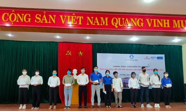 Da Nang otorga becas a estudiantes en situaciones difíciles