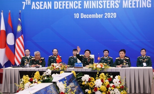 Singapur alaba el éxito de Vietnam en organización de reuniones ministeriales de Defensa de la Asean