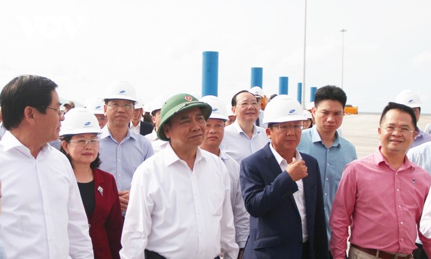 Premier de Vietnam inspecciona el complejo portuario de Cai Mep-Thi Vai