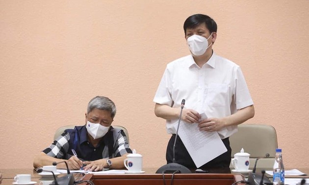 Vietnam envía 35 médicos y expertos a Laos para ayudar con la lucha anti-covid-19
