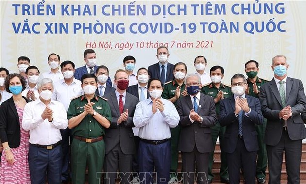 Lanza Vietnam campaña nacional de vacunación anticovid-19